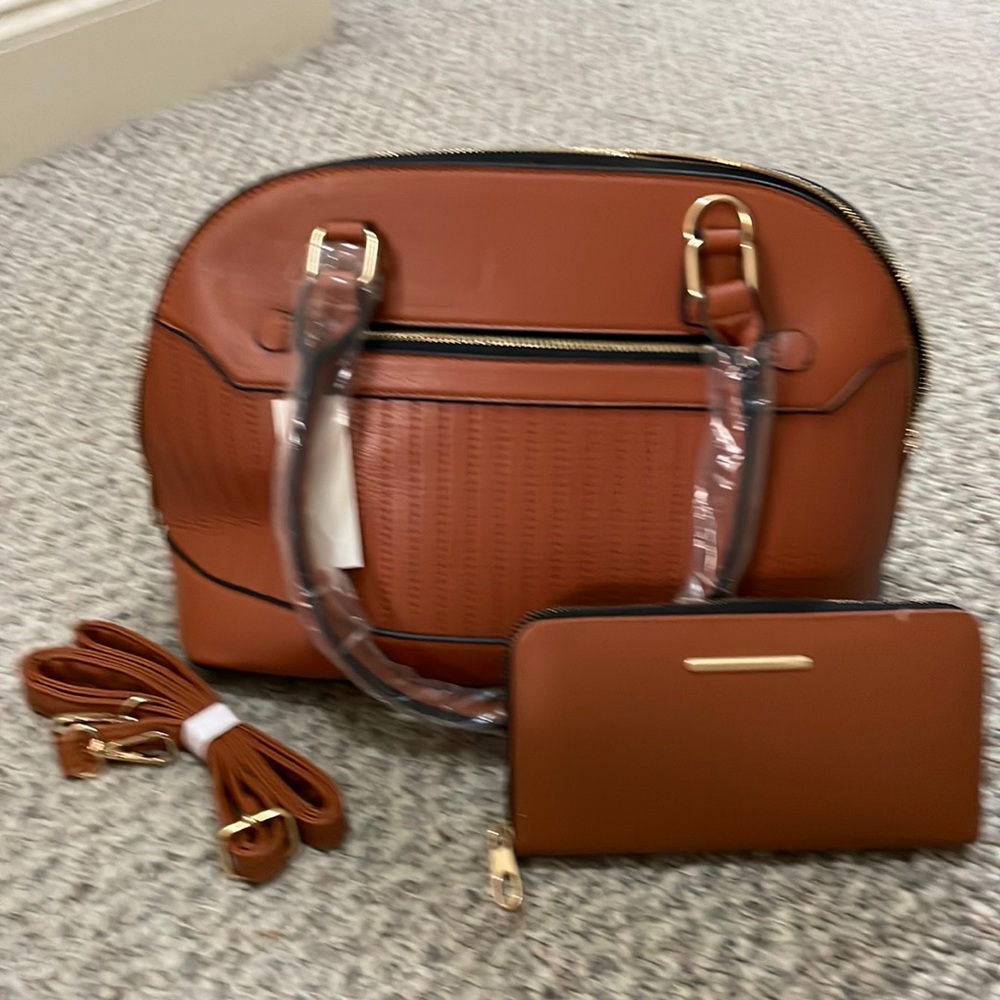 Brown purse with extra strap and wallet